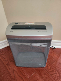 Royal 6-Sheet Paper Shredder with AutoOn/Off & Wire Mesh Basket