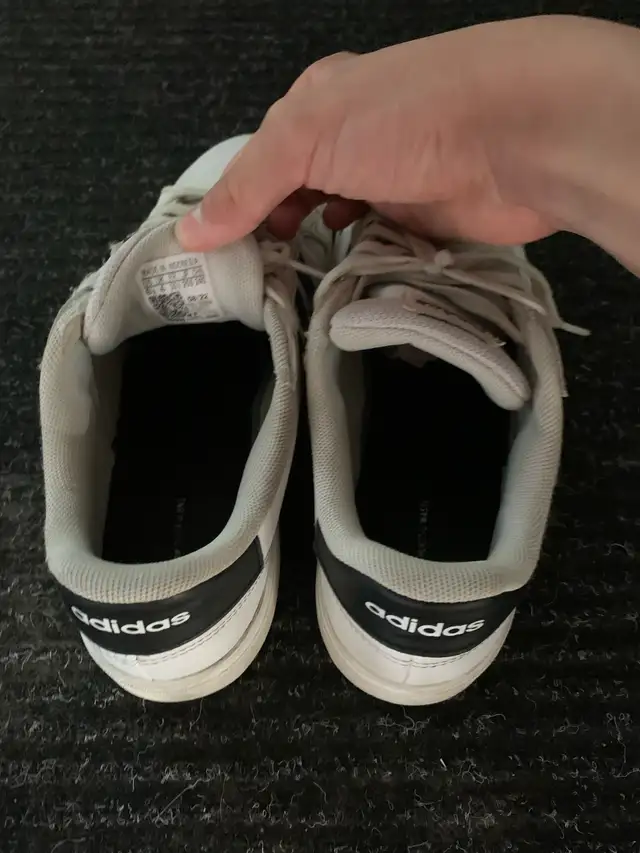 Adidas Sneakers Tennis Shoes Grand Court Size 6.5 White Bl in Men's Shoes in Ottawa - Image 3