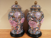 PAIR OF BEAUTIFULLY DECORATED CHINESE GINGER JARS VASE WITH LID