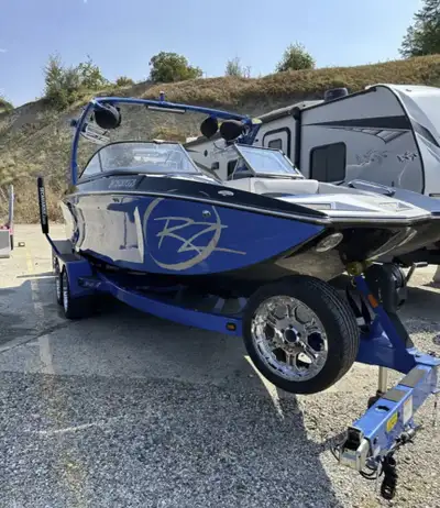 Description 2011 TIGE RZ2 Wake Surfing and Wake Boarding Boat 437 Hours UltraDeck Floor Upgrade Go S...