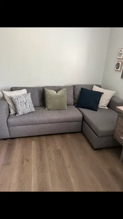 Corner couch like new, View more