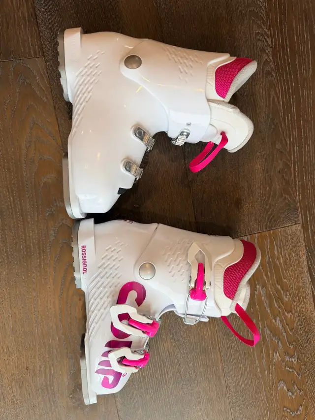 Rossignol Youth Ski Boots 20.5 in Ski in Calgary - Image 3