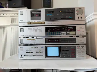 Vintage Akai AV-U8 Audio-Video Stereo Amplifier w CRT TV Screen, View more