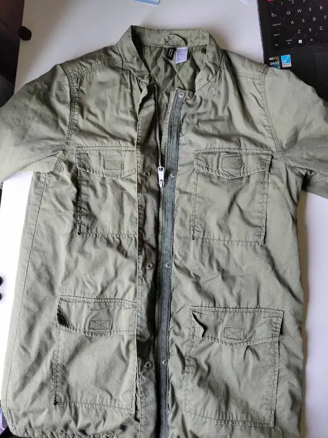 gap jacket  in Women's - Tops & Outerwear in Kingston - Image 2