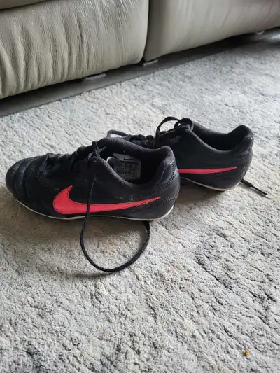 Size 11 black and pink soccer cleats. Can meet along Provencher or near Windsor Park Mondays or Thur...