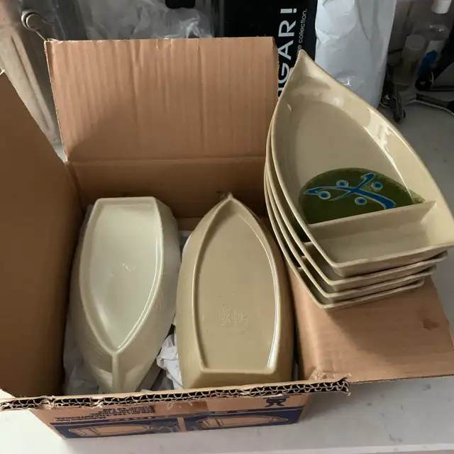 12 Sushi Boat/Plate Set of 12 $25 62863283900930121