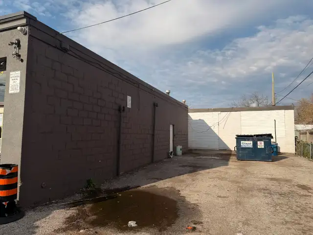 Warehouse Space with Outdoor Parking in Commercial & Office Space for Rent in City of Toronto - Image 3
