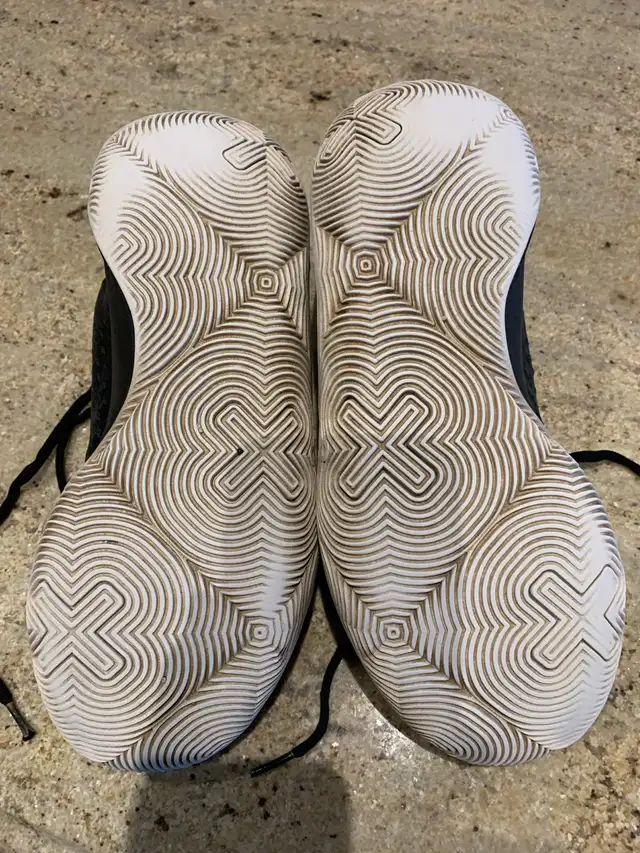 size 9.5 Under Armour running shoes  in Men's Shoes in London - Image 5