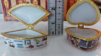 2 Petites boîtes à objets en porcelaine