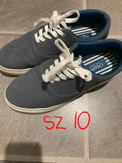 men's shoes sz 10 READ description., View more