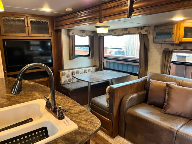 2015 Keystone Sprinter 322bhs in Travel Trailers & Campers in Quesnel - Image 5