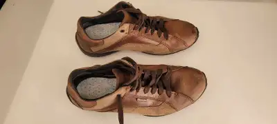 Chaussures en cuir taille 42, View more