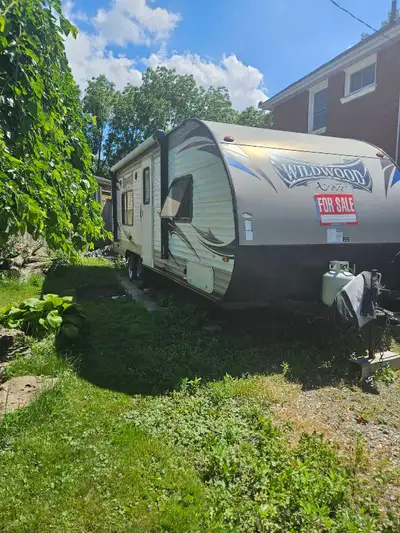 2015 Wildwood Trailer. Sleeps 6, new tires, electric awning, custom curtains & cushions, T.V, DVD pl...