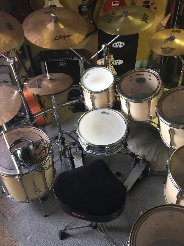 2 Vintage Pearl Drum sets in Drums & Percussion in Timmins - Image 10