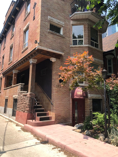 Recently renovated bachelor. Available March 1st. Clean kitchen, hardwood flooring. The apartment is...