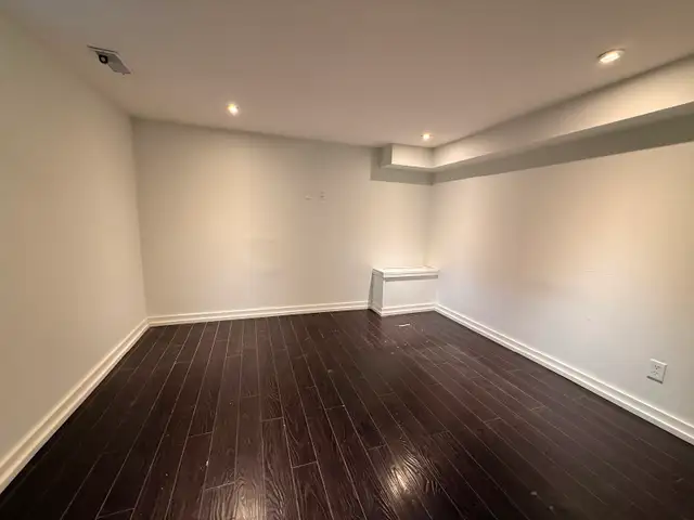 Rooms for rent in Room Rentals & Roommates in Oshawa / Durham Region - Image 2
