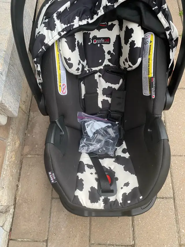 Britax Safe 35 Elite Car Seat in Strollers, Carriers & Car Seats in Oakville / Halton Region - Image 2