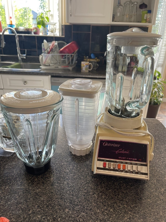 VINTAGE OSTERIZER BLENDER With glass mixer 30.00 Processors