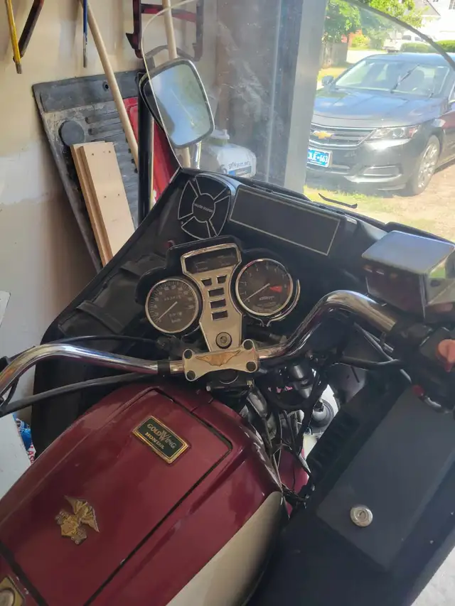 1982 honda goldwing in Touring in St. Catharines - Image 5