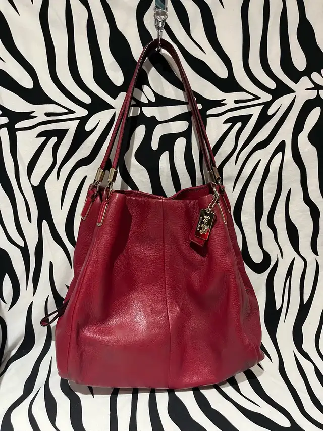 Authentic Vintage Coach Phoebe Red Leather shoulder Bag in Women's - Bags & Wallets in City of Toronto - Image 2