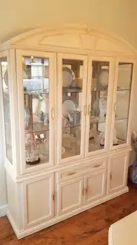 Estate Sale -Dining Table & Hutch & 6 Chairs