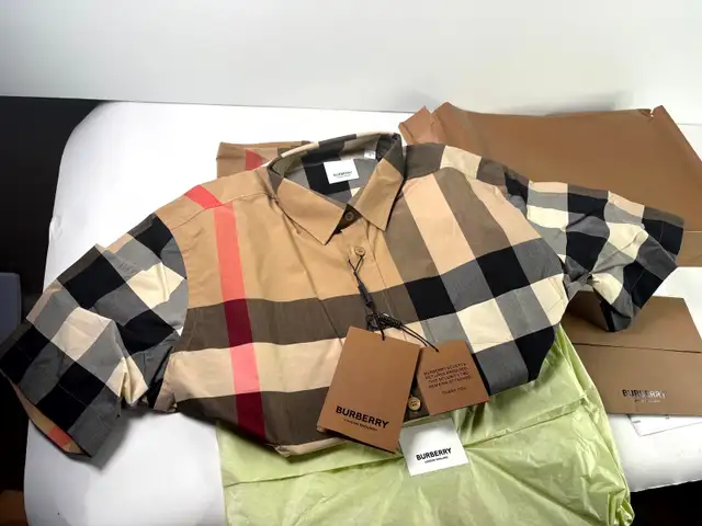 NWT Burberry Men's Stretch Cotton Shirt - 8017322 in Men's in London - Image 3