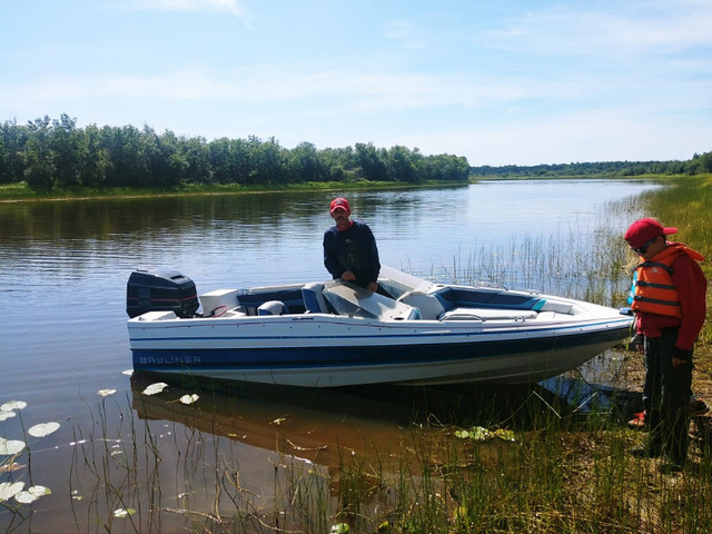 1989 Bayliner Capri 1500 with 90hp Force. in Powerboats & Motorboats in Kapuskasing