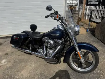 2013 Dyna Switchback FLD 3,718 kms. Like New 103 ci 6 speed Lowered 2” Front + Back. 2” Reach Seat w...