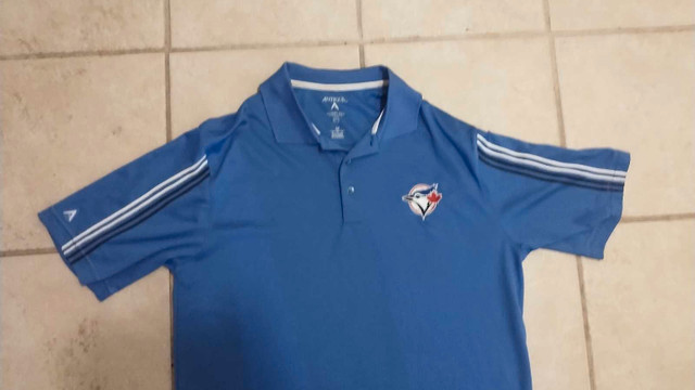 BLUE JAYS GOLF SHIRT SIZE M in Golf in Markham / York Region - Image 2