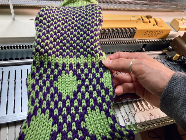 Studio 155 Bulky / Chunky Knitting Machine in Hobbies & Crafts in Mississauga / Peel Region - Image 2
