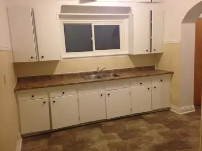 I have a 2 Bedroom apt available @ 113A Belmont Street, close to college. 4pc bath, laundry hookups,...