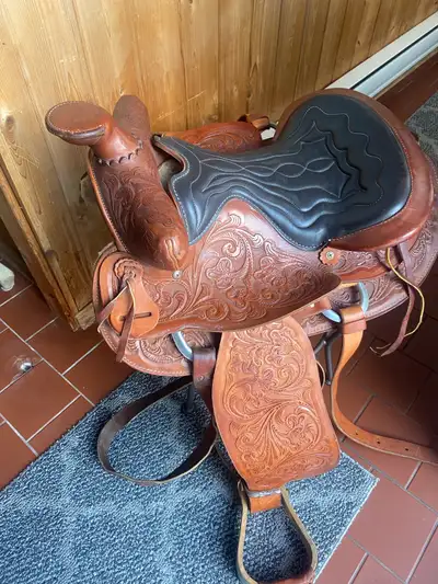 Western Rawhide Bighorn saddle for sale. Excellent condition. 7 inch gullet, 15 inch seat.