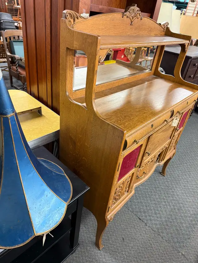 Beautiful solid oak one piece sideboard  in Hutches & Display Cabinets in Edmonton - Image 5