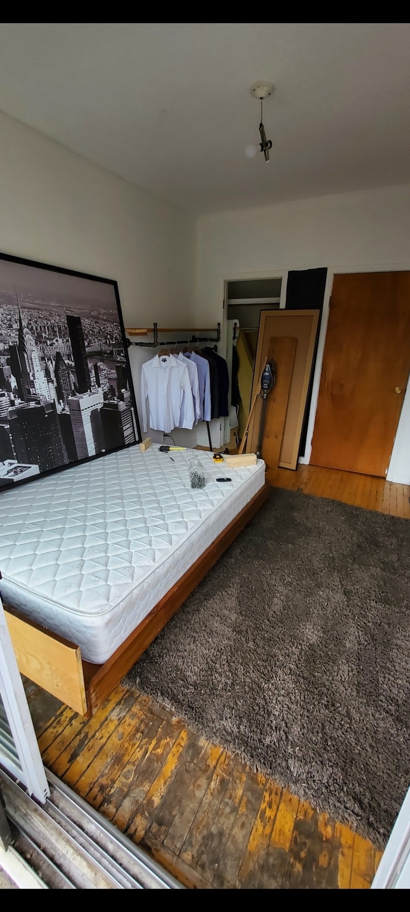 À DONNER Base de lit style flottante Lits et matelas Ville de