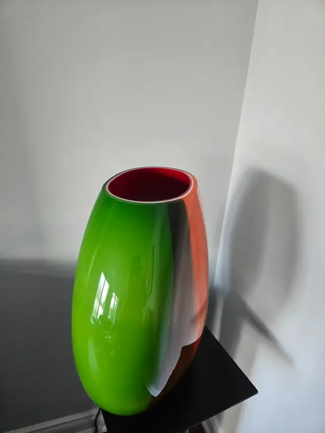 Glass Vase in Home Décor & Accents in Oakville / Halton Region - Image 3