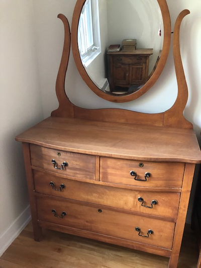 Antique: Meuble canadien, en pin, 4 tiroirs., View more