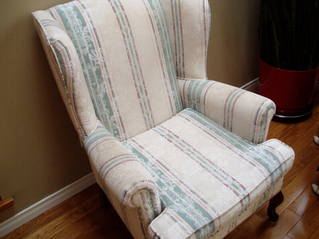 A beautiful chair in Chairs & Recliners in Kitchener / Waterloo - Image 3