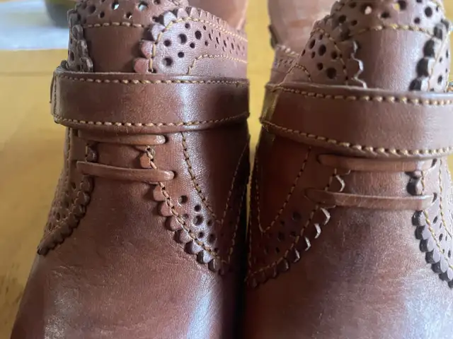 2 pairs ! Rare Vintage Fayva Leather & Wood Clog Heels - Size 5 in Women's - Shoes in Cape Breton - Image 6
