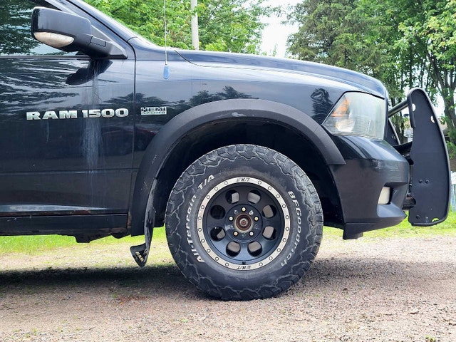 RAM 1500 Sport 2012 4x4 Hemi 5.7 - Push bar Setina + BackRack + — photo 4