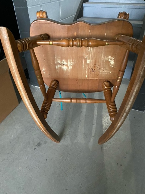 Oversized Rocking Chair - Well Made and Sturdy $130 in Chairs & Recliners in Kitchener / Waterloo - Image 2
