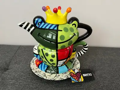 - Beautiful 2009 Romero Britto Frog Tea for One - 4 pcs set New in original box with tag