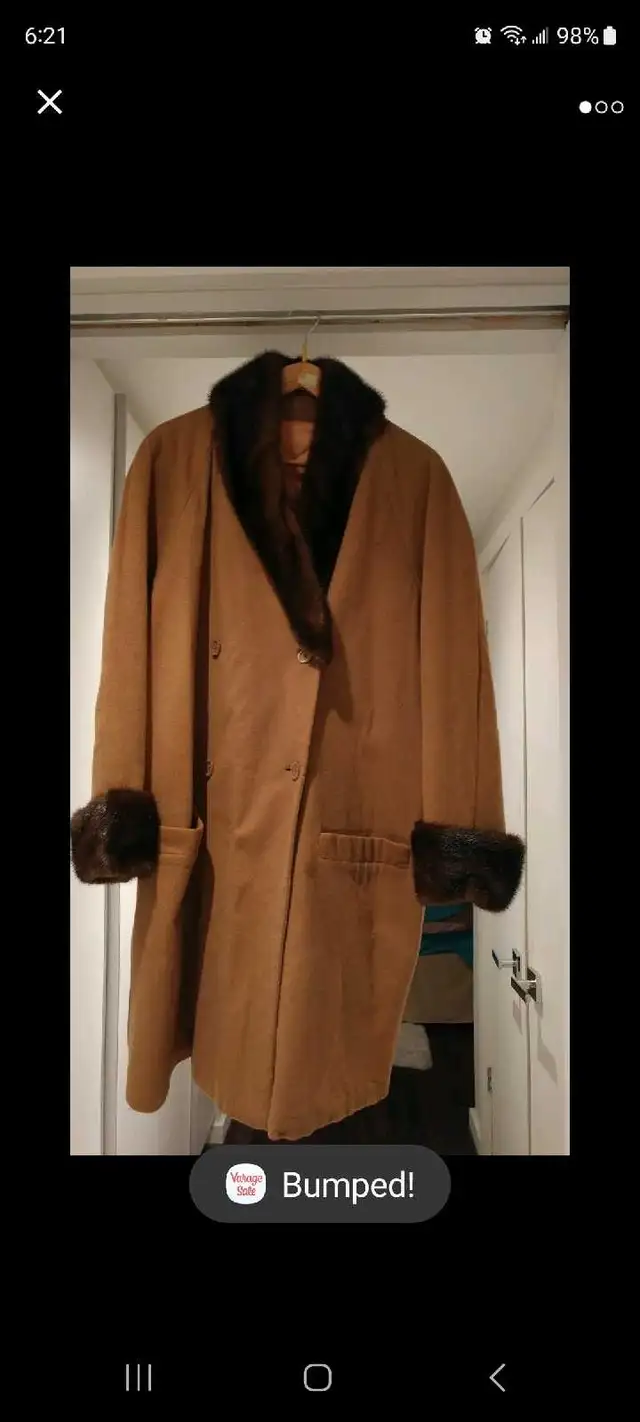 Beautiful wool coat in Women's - Tops & Outerwear in City of Montréal - Image 2