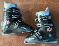 Tecnica kids ski boots. TJR Super 4-5