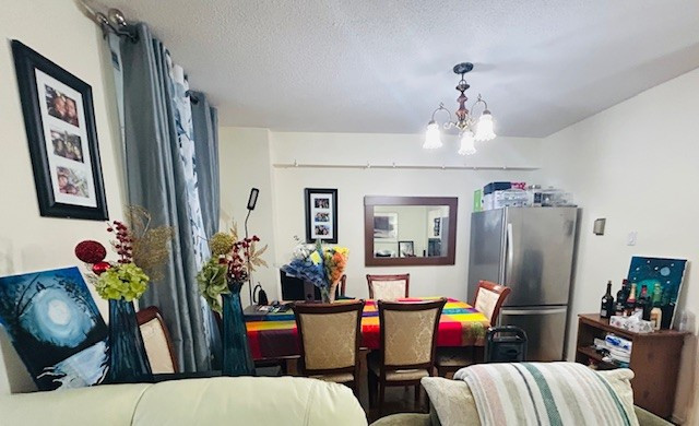 Private Room for Rent in Room Rentals & Roommates in City of Toronto - Image 4
