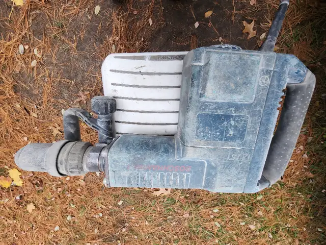 Bosch 11316 - SDS-max Demolition Hammer SKU: BOS11316 3 Bits in Power Tools in Windsor Region - Image 7