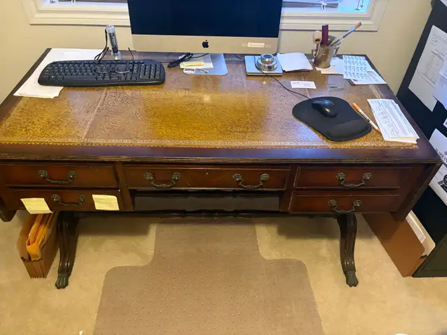 office desk in Desks in Ottawa - Image 2
