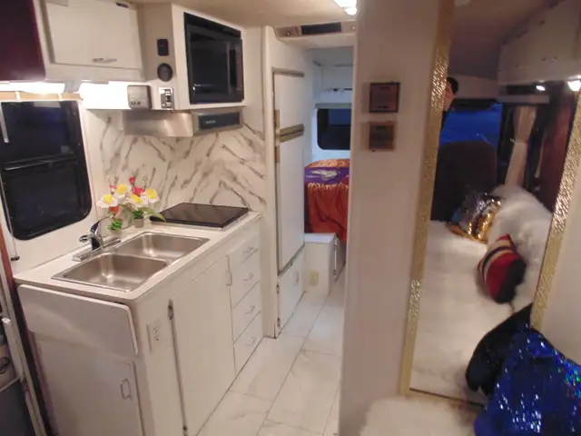 BETTER THAN CLASS B PLEASURE WAY, ROADTREK, CAMPER VAN RV, RARE! in RVs & Motorhomes in Kelowna - Image 12