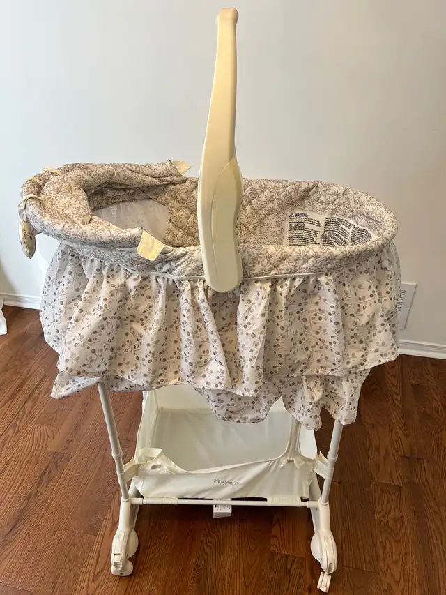 First Years Infant Portable Bassinet in Cribs in Markham / York Region - Image 7