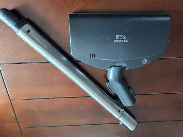 Miele Vacuum Deluxe  in Vacuums in Calgary - Image 6