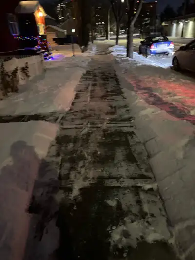 Looking for snow removal labourers, paid daily for residential house snow clearing. Paying $30/hr. M...